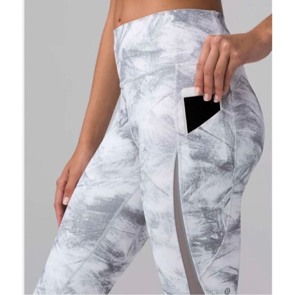 Lululemon Pace Perfect Crop (17") Breeze by White Light Cast / Light Cast - Picture 2 of 16